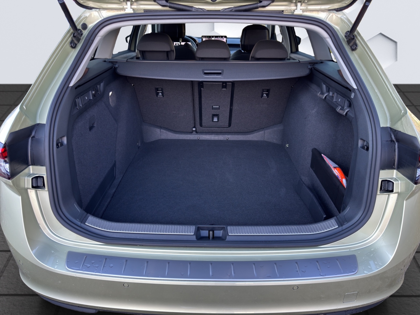 Superb Combi Selection 2.0 TDI 110kW 7 Gang DSG SOFORT VERFÜGBAR!