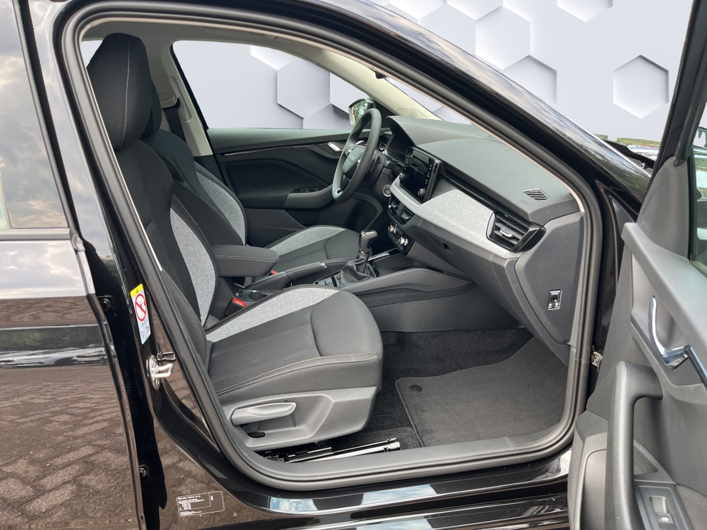 Kamiq Tour StandHZG AHK-klappbar Panorama Navi Digitales Cockpit 360 Kamera LED Blendfreies Fernl.