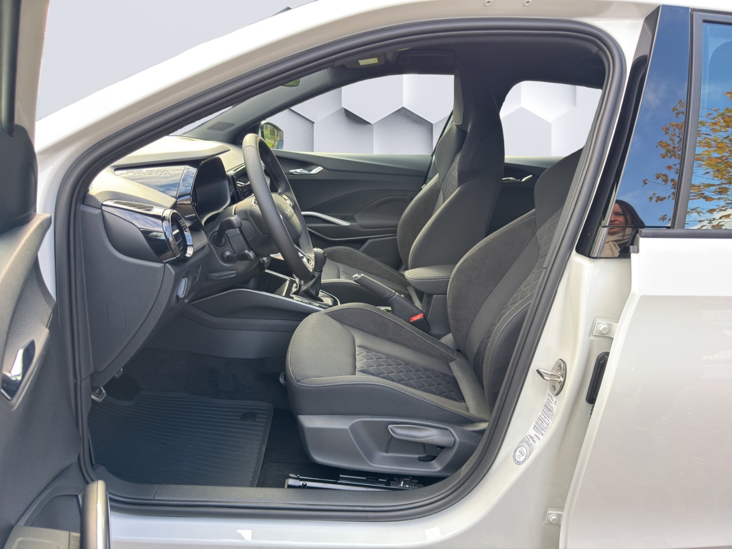 Fabia Selection LED Sperrdiff. ACC Apple CarPlay Android Auto Mehrzonenklima Musikstreaming