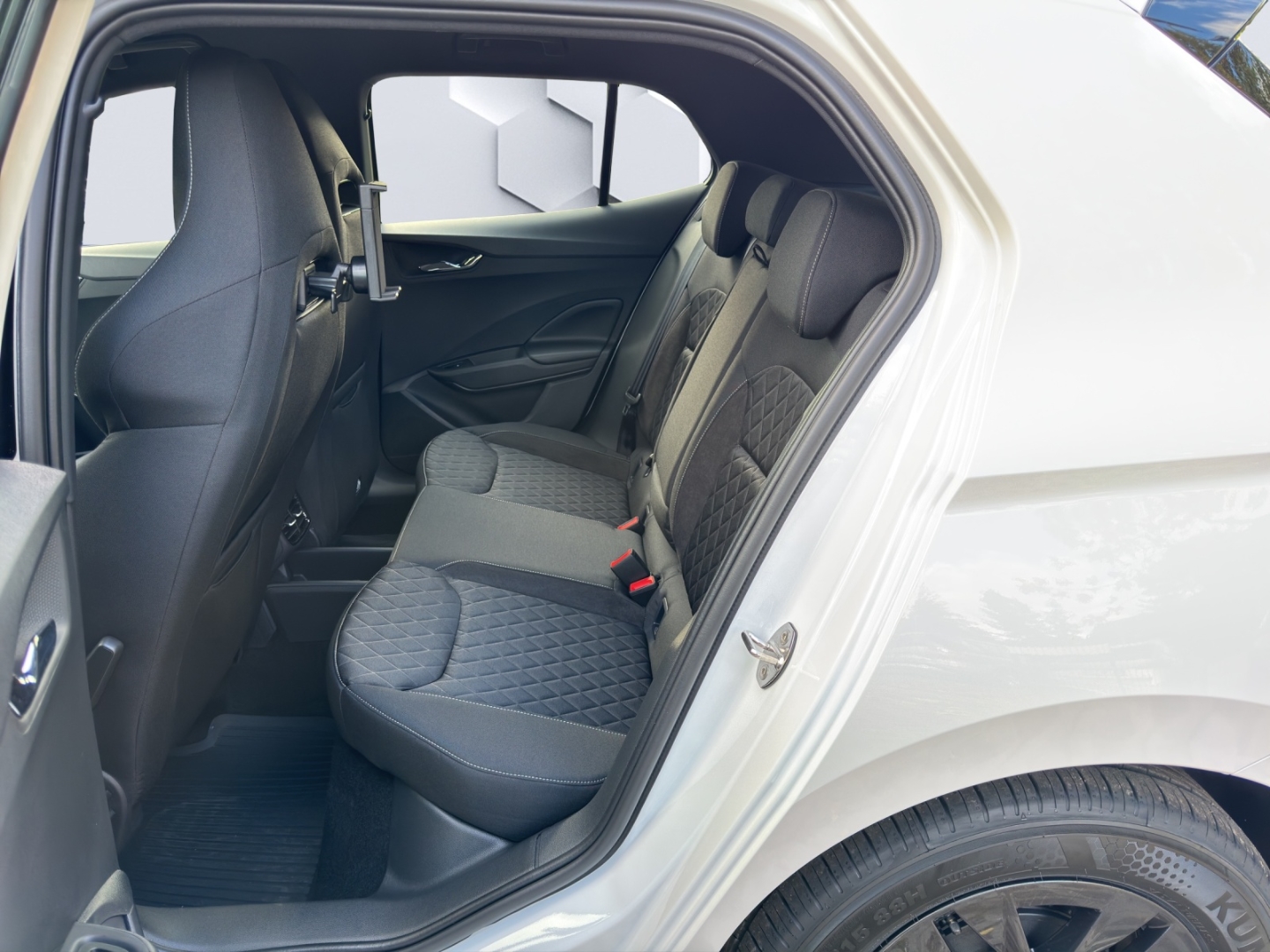 Fabia Selection LED Sperrdiff. ACC Apple CarPlay Android Auto Mehrzonenklima Musikstreaming