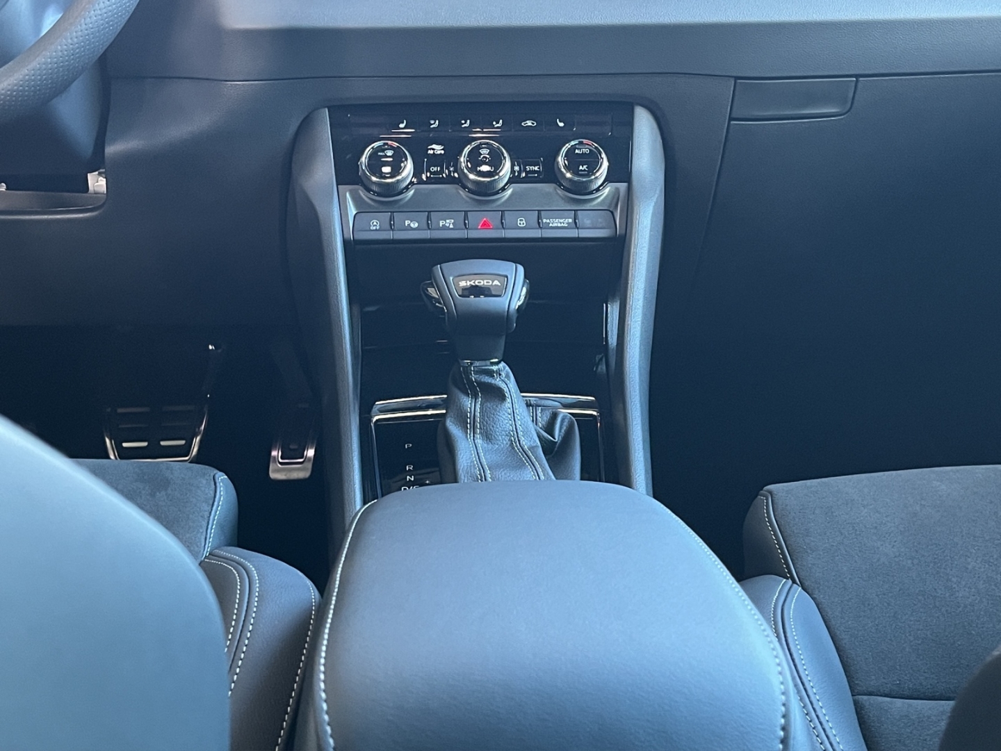 Karoq Sportline Sportpaket AD AHK-el. klappb. Navi Digitales Cockpit Soundsystem 360 Kamera