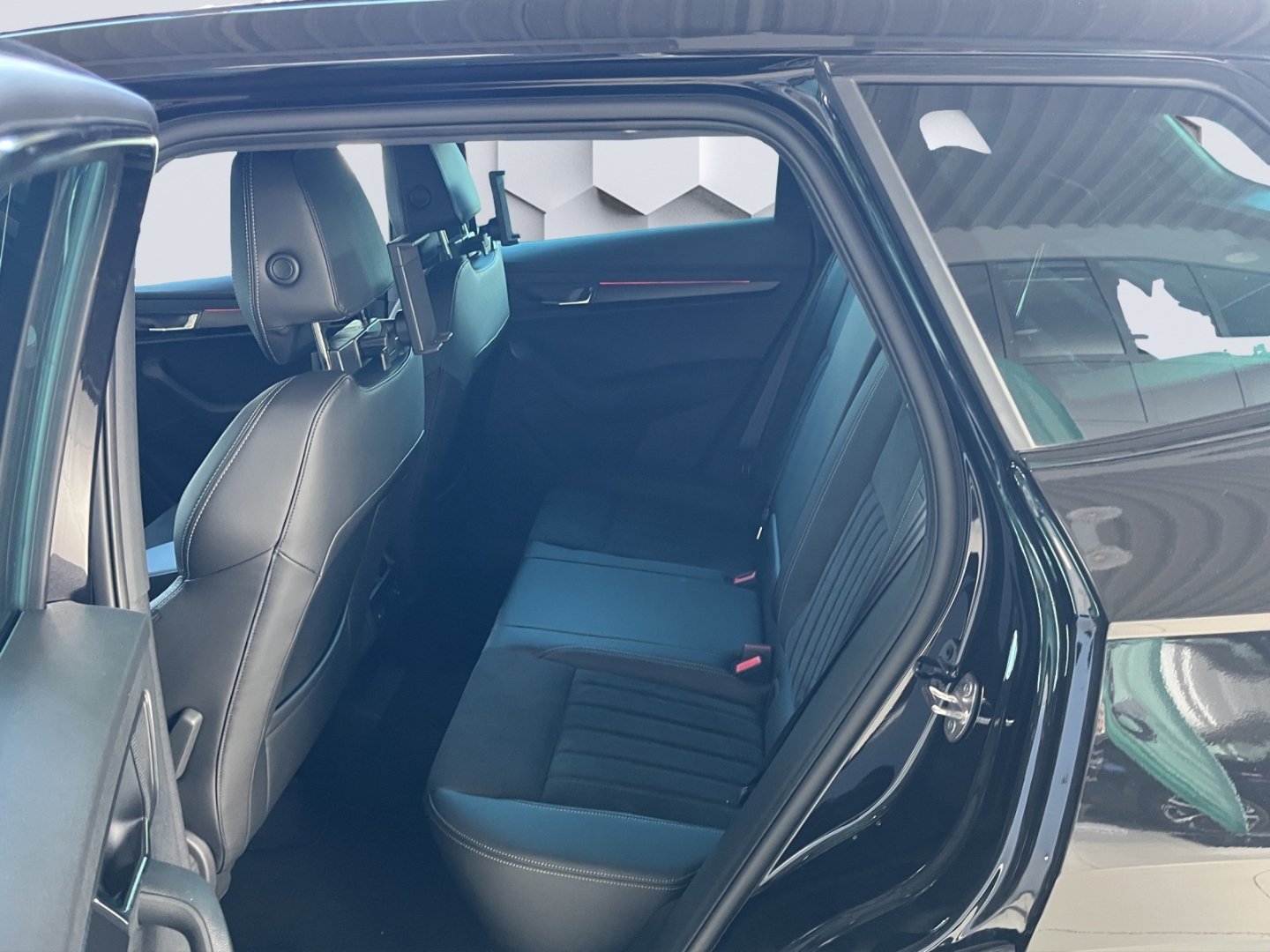 Karoq Sportline Sportpaket AD AHK-el. klappb. Navi Digitales Cockpit Soundsystem 360 Kamera