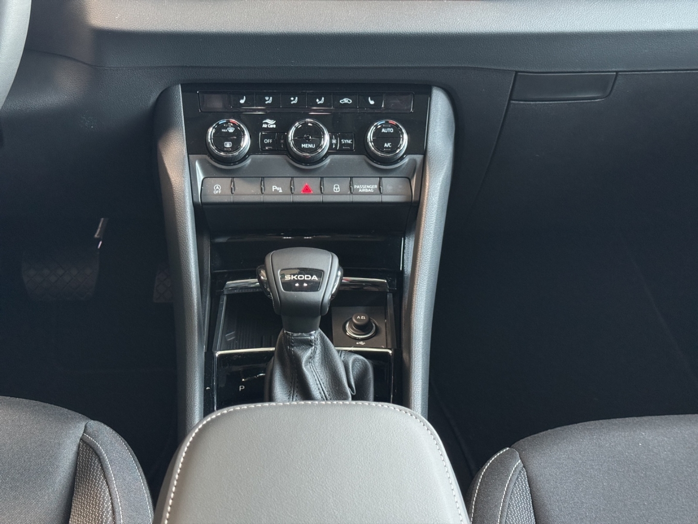 Karoq Balance AHK Navi Digitales Cockpit LED Sperrdiff. ACC El. Heckklappe Apple CarPlay