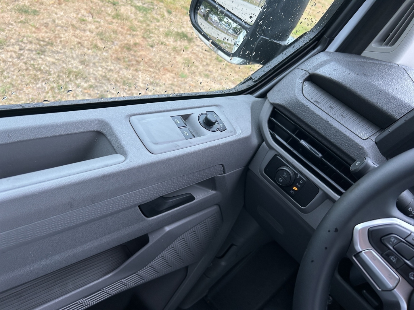 Transporter Kasten 2,0l TDI Automatik AHK Navi Keyless Müdigkeitserkennung Alu Klima