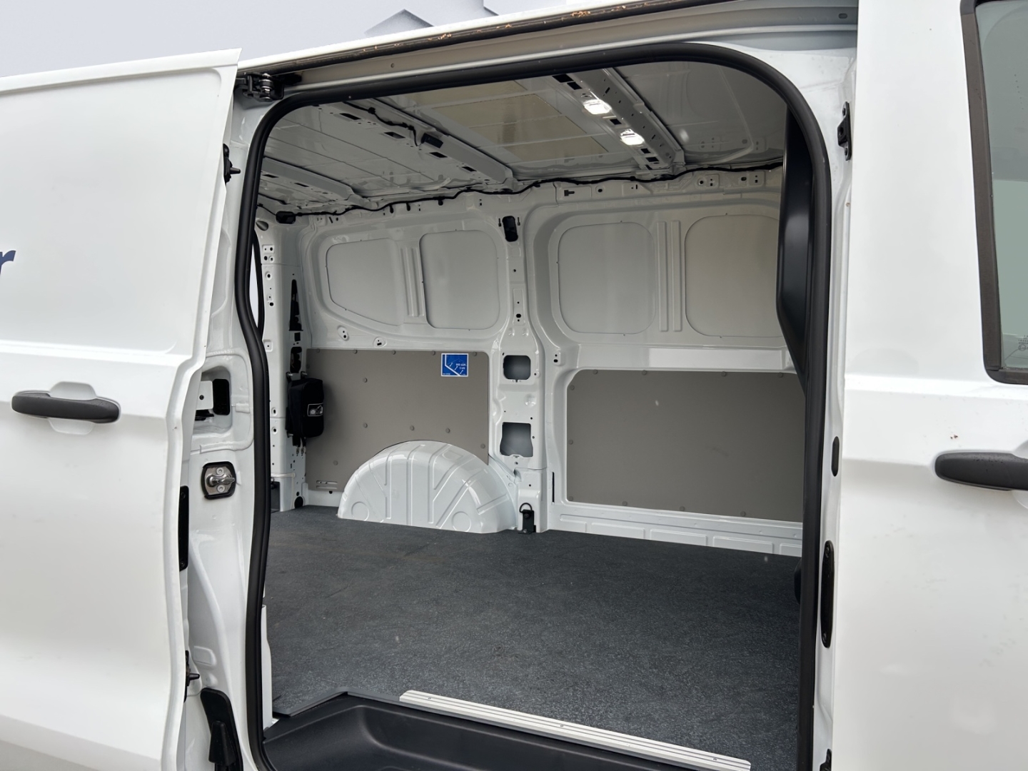 Transporter Kasten 2,0l TDI Automatik AHK Navi Keyless Müdigkeitserkennung Alu Klima