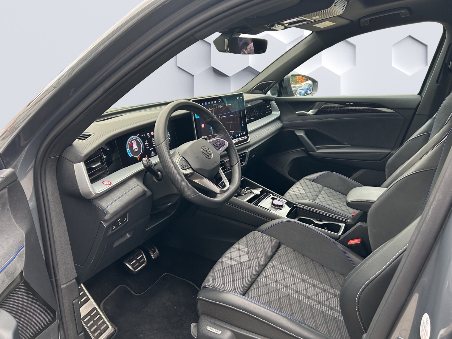 Tayron R-Line 2.0 TDI 4MOTION DSG AhK StHz W+S Reifen