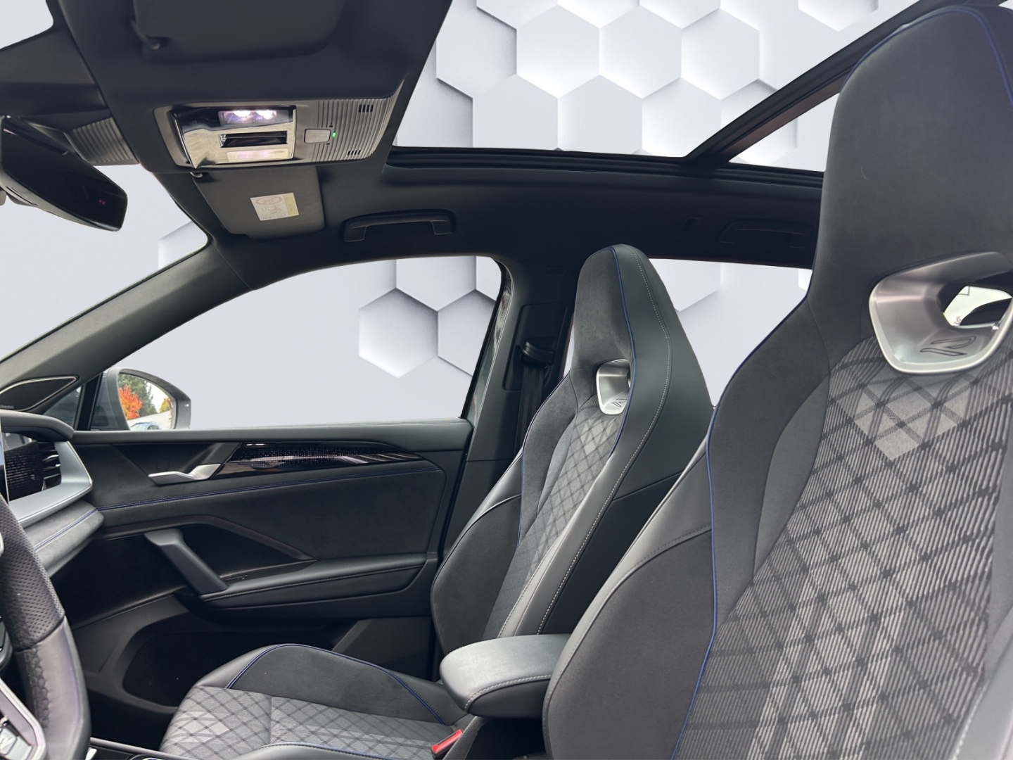 Tayron R-Line 2.0 TDI 4MOTION DSG AhK StHz W+S Reifen