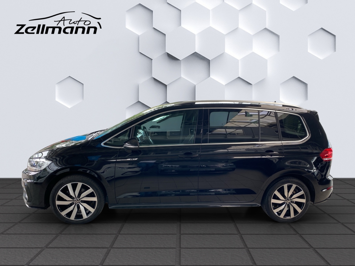 Touran Highline R-Line 1.5TSi DSG 110kW AHZV LED AppConnect PDC Rückfahrkamera