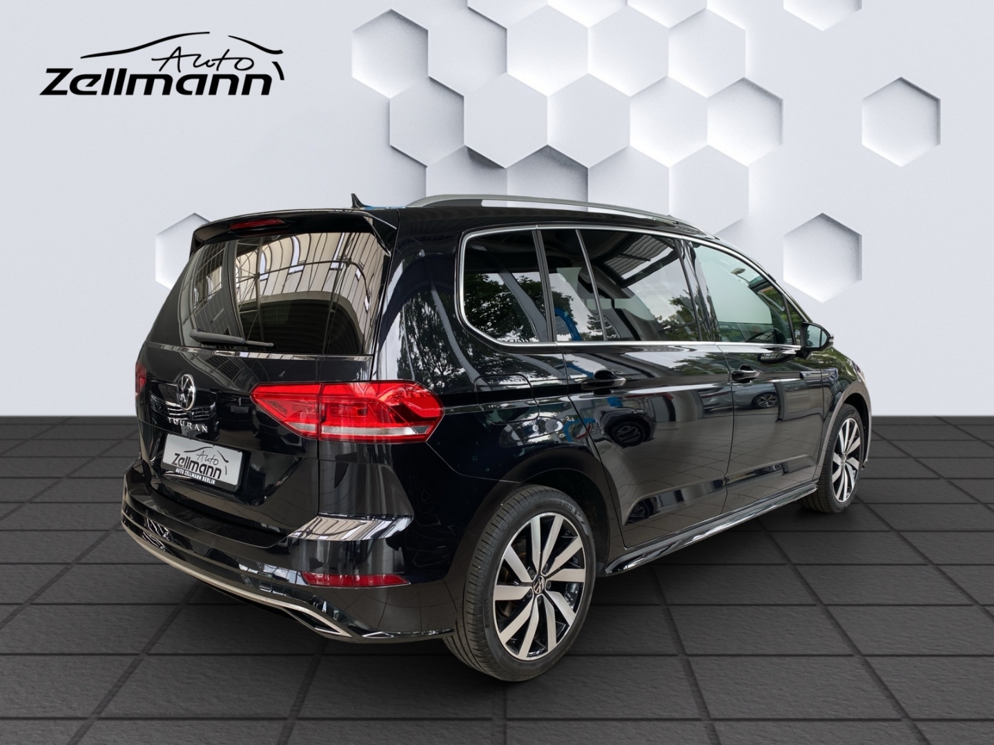 Touran Highline R-Line 1.5TSi DSG 110kW AHZV LED AppConnect PDC Rückfahrkamera