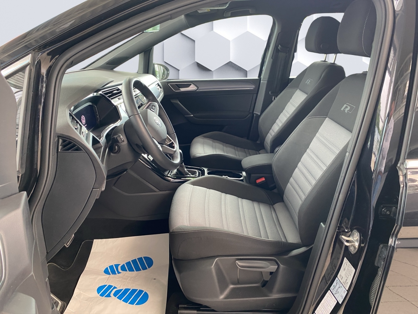 Touran Highline R-Line 1.5TSi DSG 110kW AHZV LED AppConnect PDC Rückfahrkamera