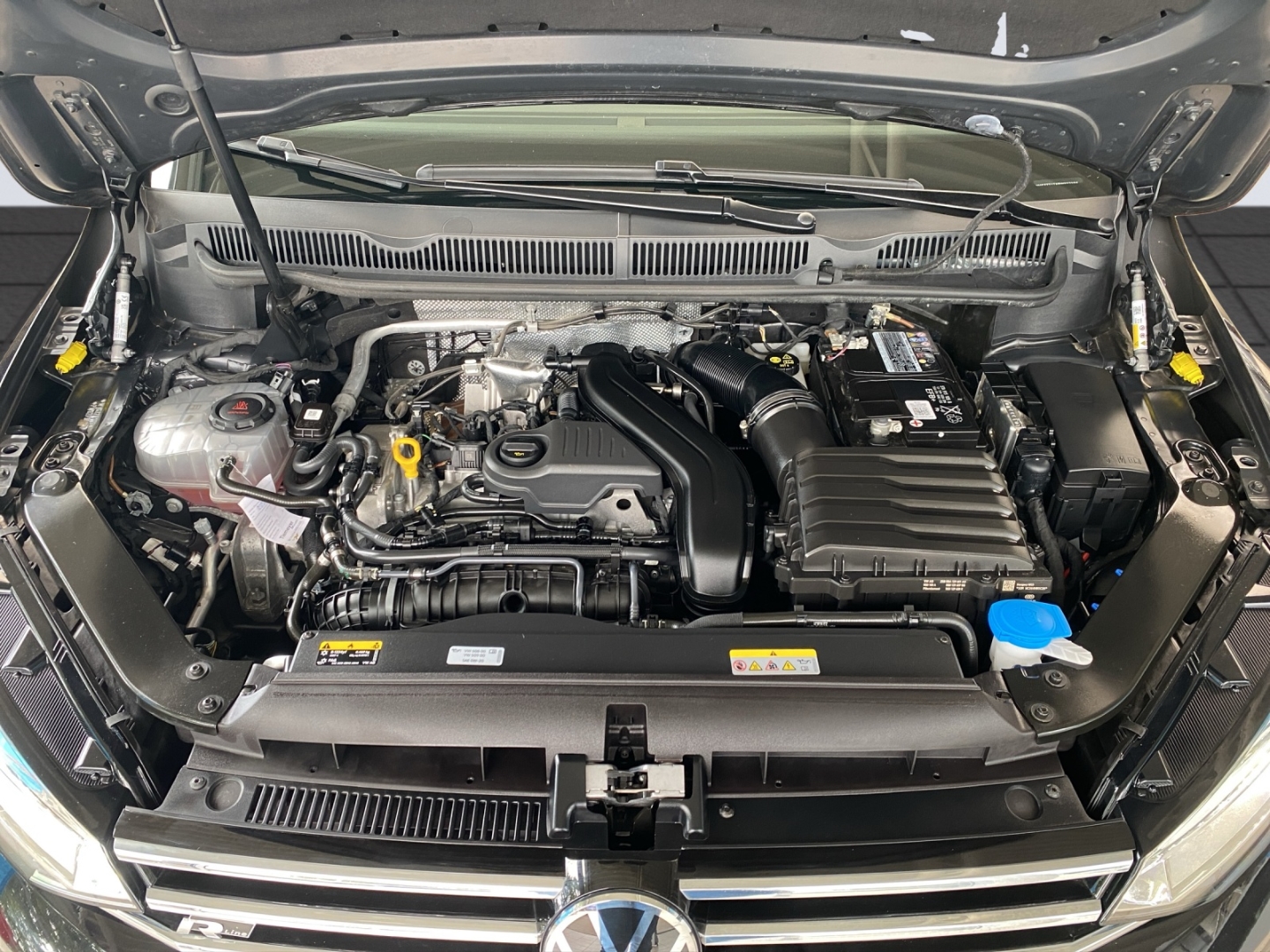 Touran Highline R-Line 1.5TSi DSG 110kW AHZV LED AppConnect PDC Rückfahrkamera