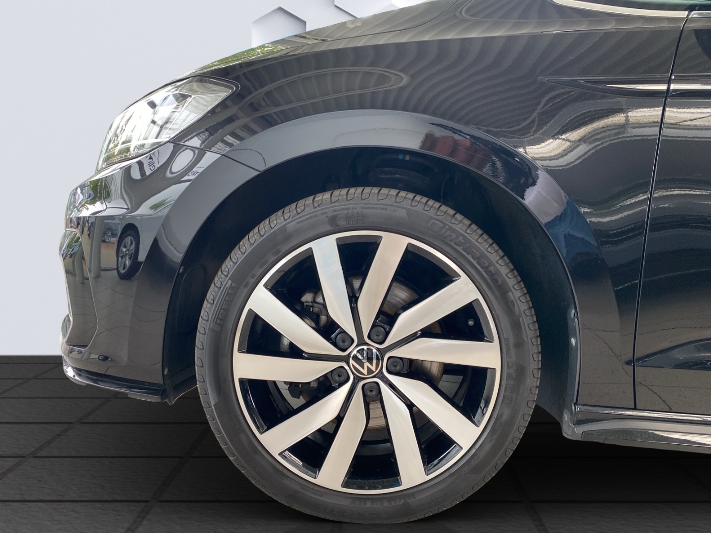 Touran Highline R-Line 1.5TSi DSG 110kW AHZV LED AppConnect PDC Rückfahrkamera