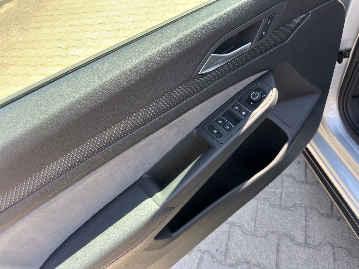 Golf Variant VIII Mildhybrid R-Line 1.5 eTSI DSG Black Style AHZV PDC Rückfahrkamera