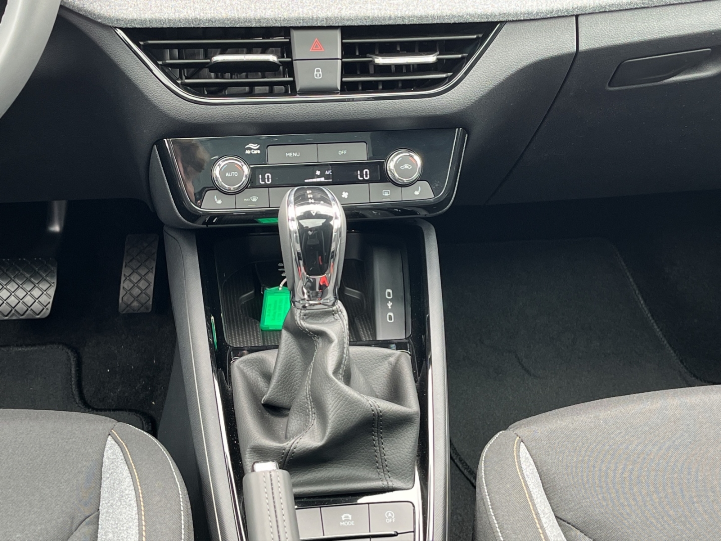 Scala Tour 1.5 TSI EU6e AHK-klappbar Panorama Navi Digitales Cockpit LED Sperrdiff. ACC