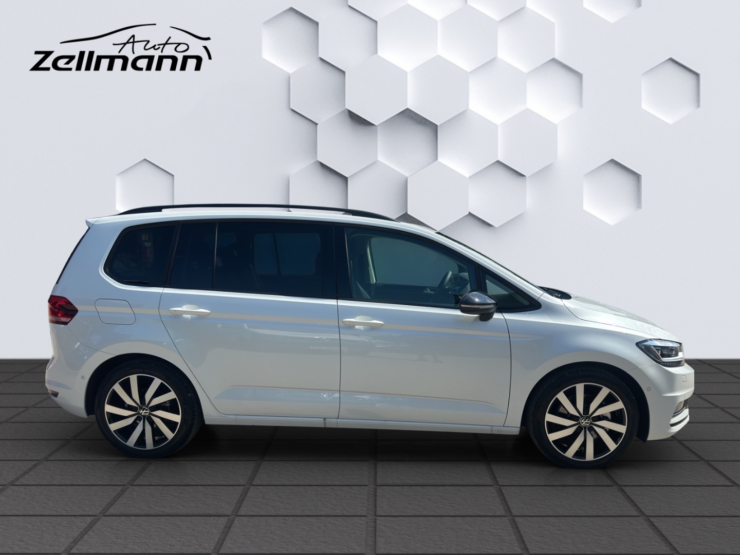 Touran Highline 1.5TSI 110kW DSG StHz Panodach Navi AHK