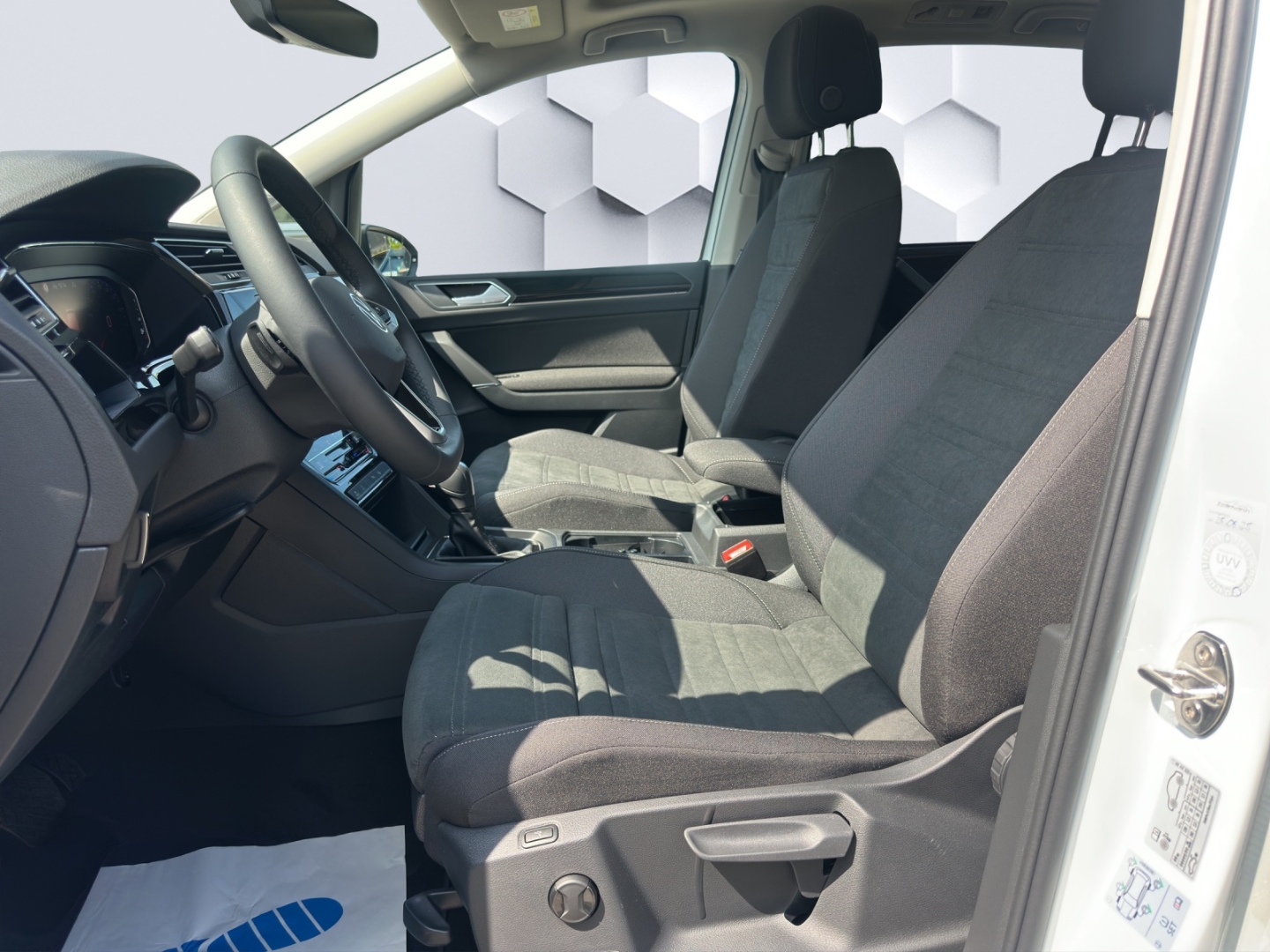 Touran Highline 1.5TSI 110kW DSG StHz Panodach Navi AHK