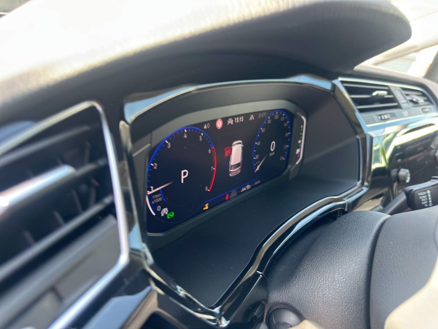 Touran Highline 1.5TSI 110kW DSG StHz Panodach Navi AHK