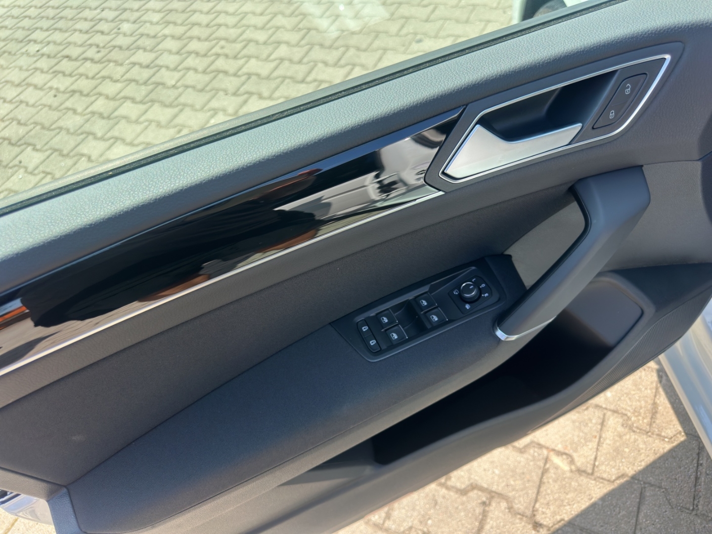 Touran Highline 1.5TSI 110kW DSG StHz Panodach Navi AHK