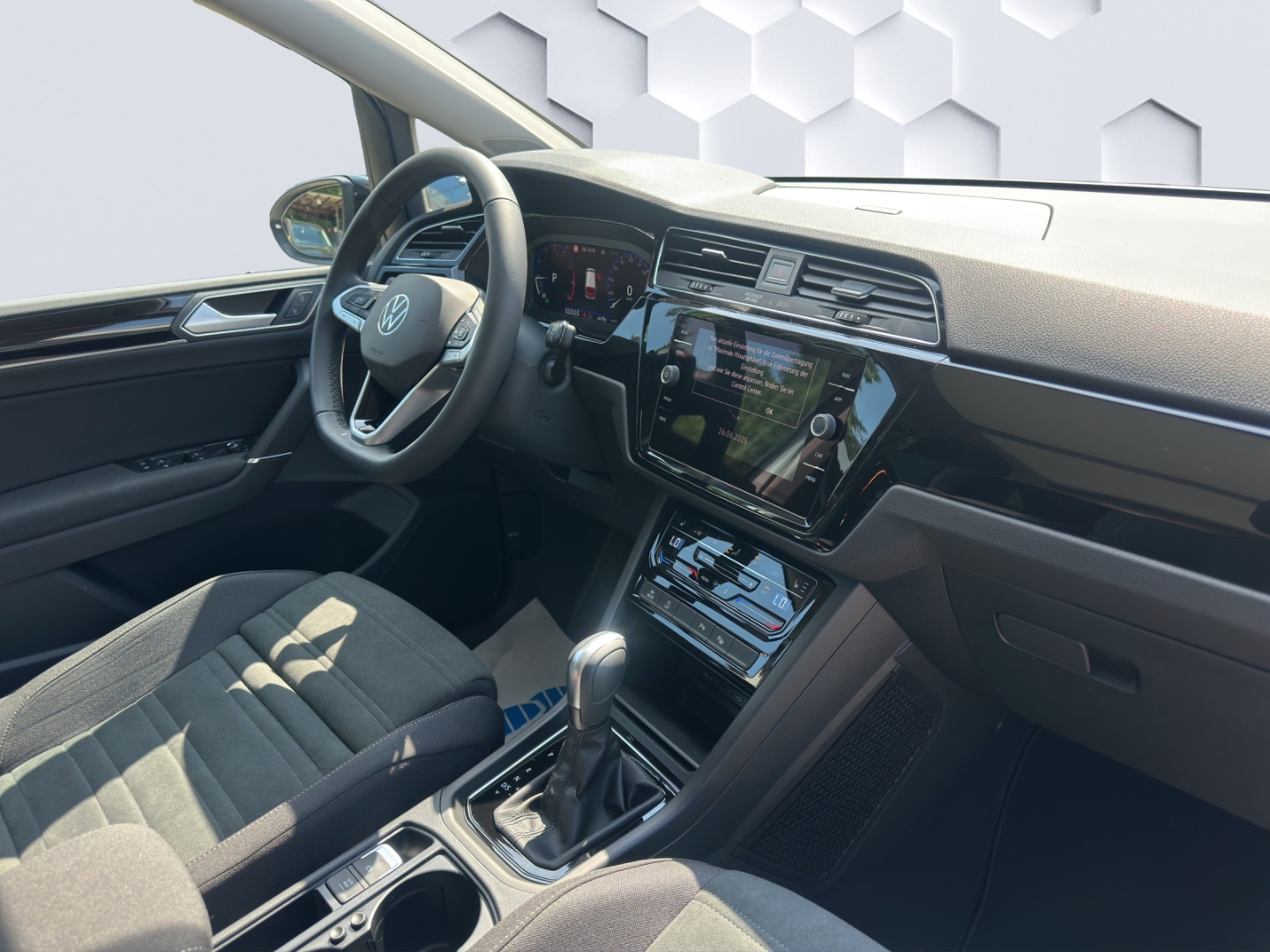 Touran Highline 1.5TSI 110kW DSG StHz Panodach Navi AHK