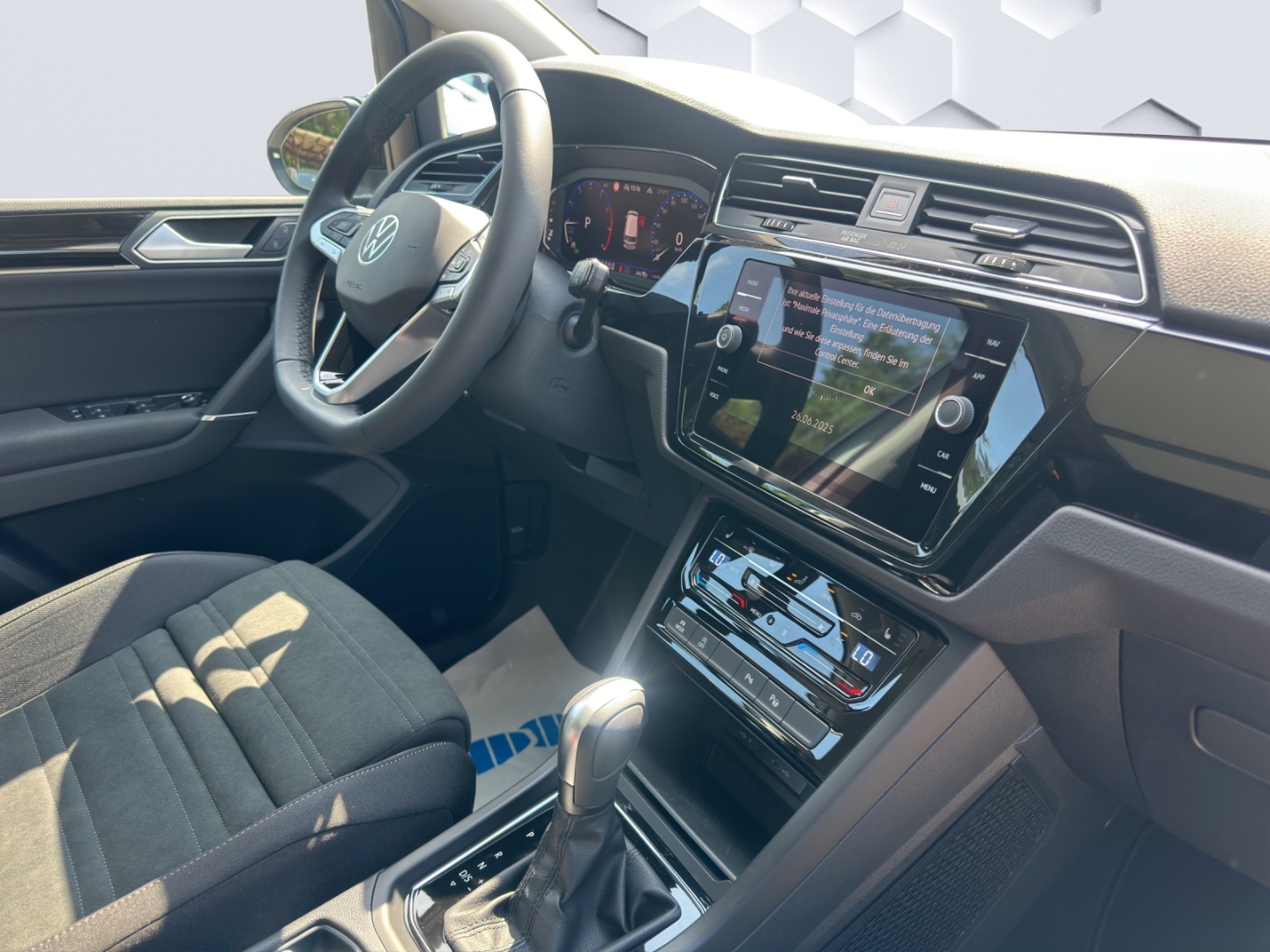 Touran Highline 1.5TSI 110kW DSG StHz Panodach Navi AHK