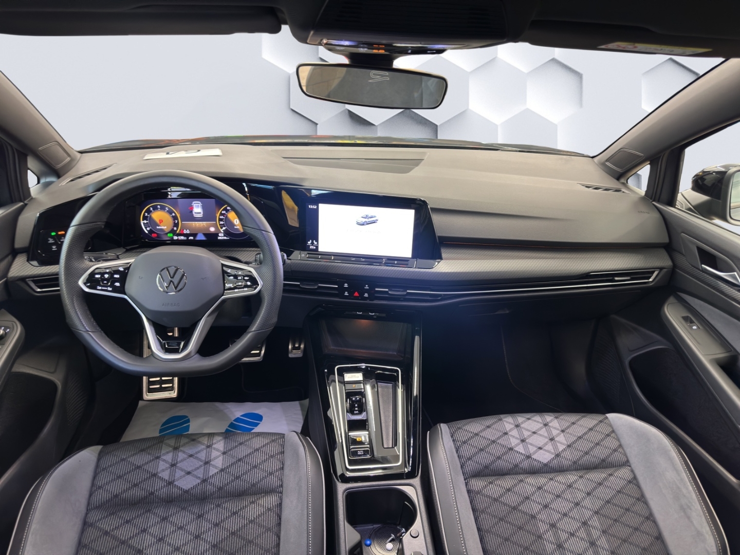 Golf Variant Mildhybrid VIII 1.5 eTSI R-Line DSG 96kW LED AHZV Rückfahrkamera