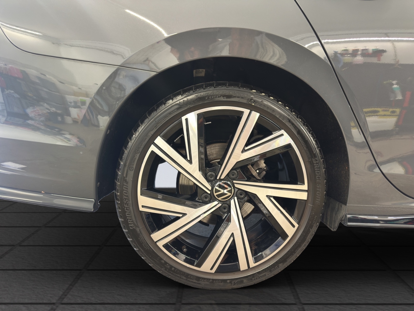 Golf Variant Mildhybrid VIII 1.5 eTSI R-Line DSG 96kW LED AHZV Rückfahrkamera