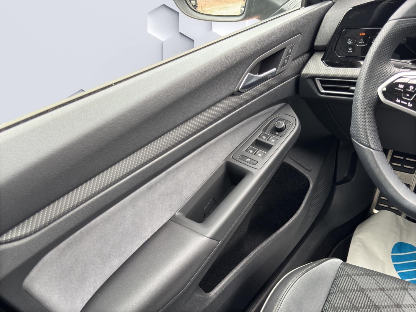 Golf Variant Mildhybrid VIII 1.5 eTSI R-Line DSG 96kW LED AHZV Sitzheizung