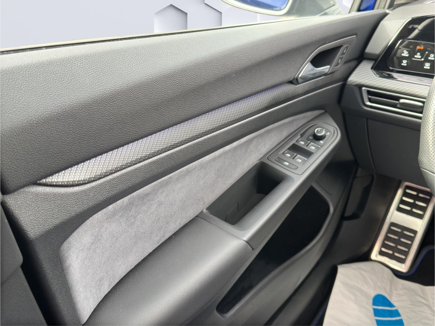 Golf R VIII 2.0 TSI 4Motion DSG 235kW LED PanoSchiebedach