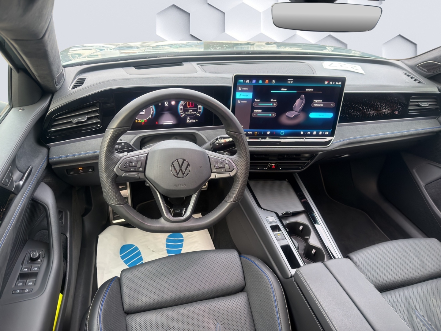 Passat Variant 2.0TSI 195kW 4M DSG R-Line AHZV MatrixLED HuD ACC 360°Kamera ParkAssist Standheizung