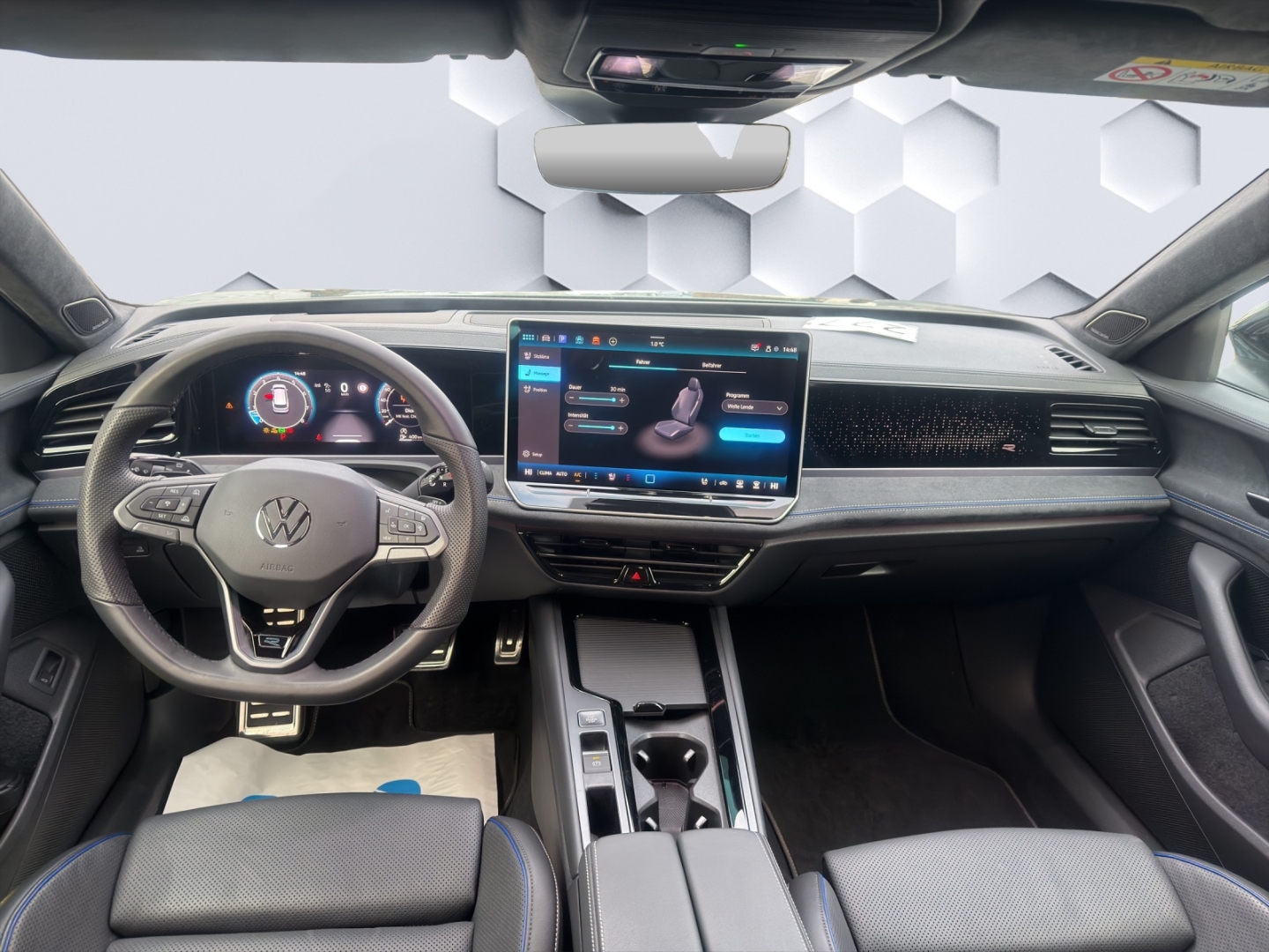Passat Variant 2.0TSI 195kW 4M DSG R-Line AHZV MatrixLED HuD ACC 360°Kamera ParkAssist Standheizung