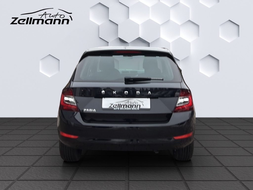 Fabia 1.0 TSI Drive PanoDach PDC ACC Rückfahrkamera Sitzheizung