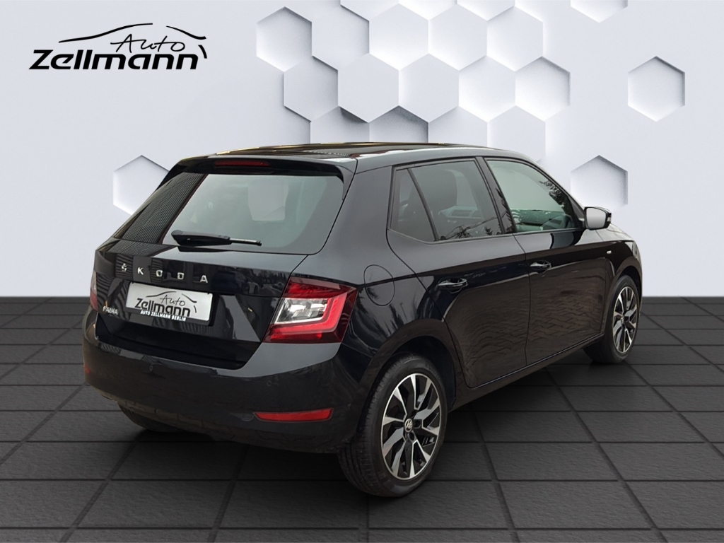 Fabia 1.0 TSI Drive PanoDach PDC ACC Rückfahrkamera Sitzheizung