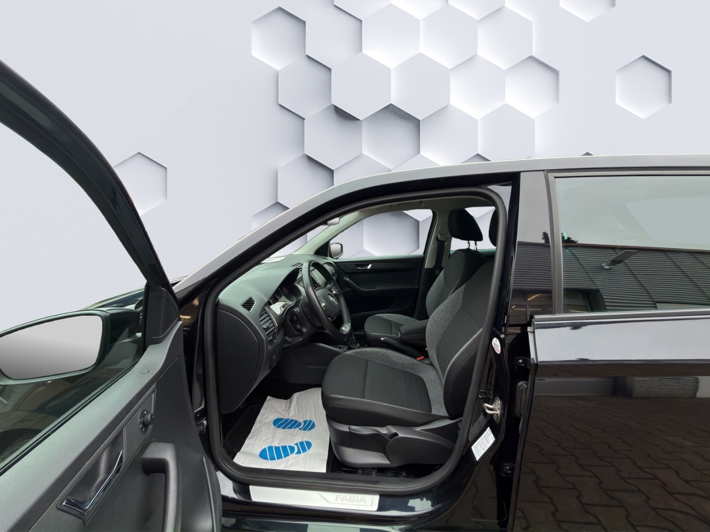 Fabia 1.0 TSI Drive PanoDach PDC ACC Rückfahrkamera Sitzheizung