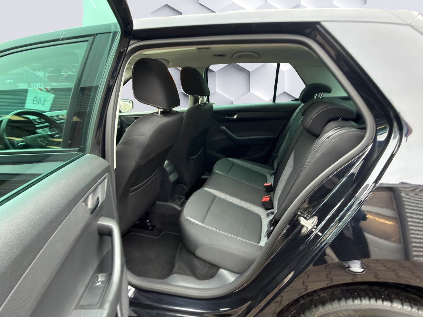 Fabia 1.0 TSI Drive PanoDach PDC ACC Rückfahrkamera Sitzheizung