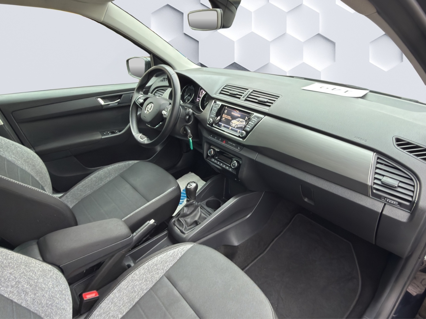 Fabia 1.0 TSI Drive PanoDach PDC ACC Rückfahrkamera Sitzheizung