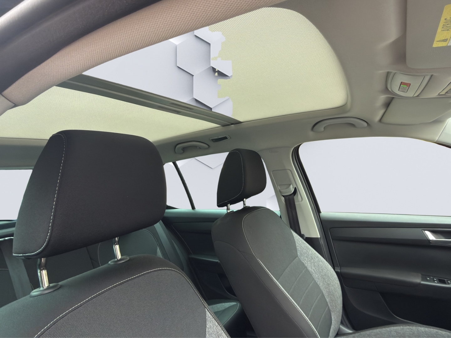 Fabia 1.0 TSI Drive PanoDach PDC ACC Rückfahrkamera Sitzheizung