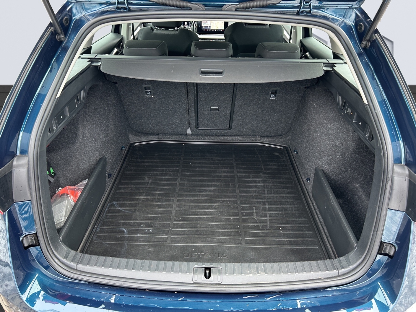 Octavia Combi Style 2.0TDI DSG AHZV LED HuD PDC Sitzheizung