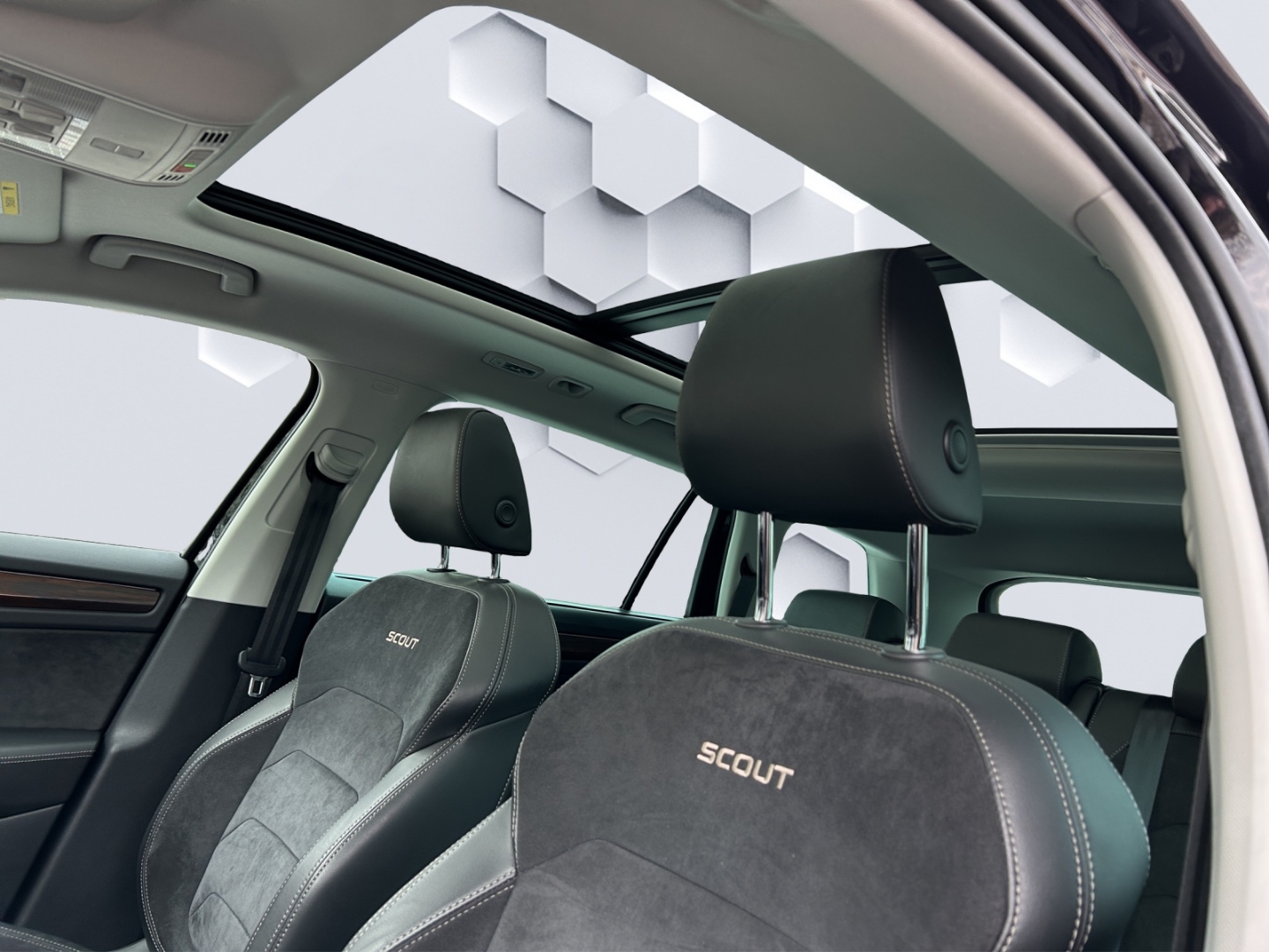 Kodiaq Scout 4x4 2.0TDI AHZV PanoDach ACC 360°Kamera ParkLenkAssist Sitzheizung