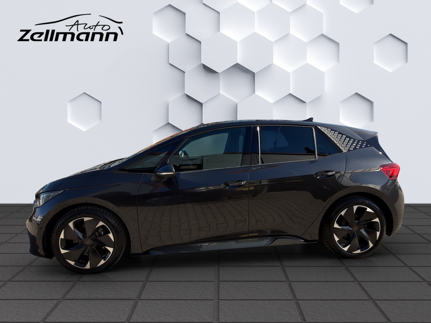 Born 150kW LED ACC 360°Kamera ParkLenkAssist Sitzheizung