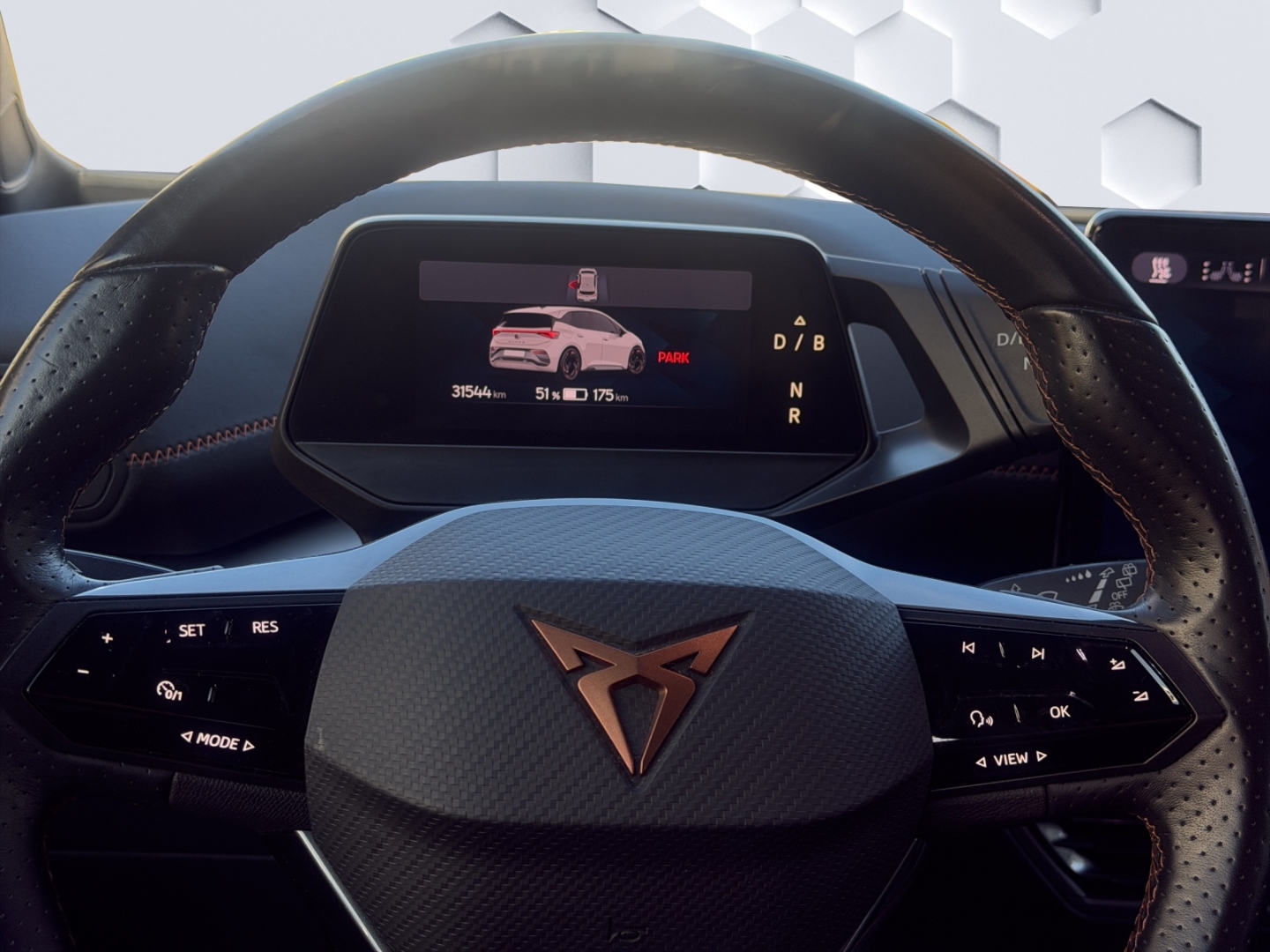 Born 150kW LED ACC 360°Kamera ParkLenkAssist Sitzheizung