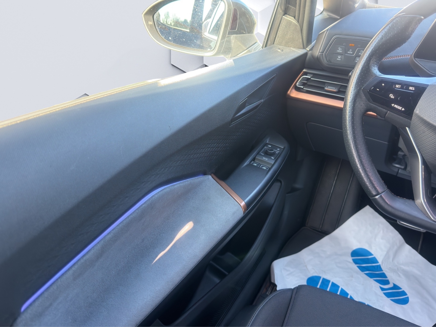 Born 150kW LED ACC 360°Kamera ParkLenkAssist Sitzheizung