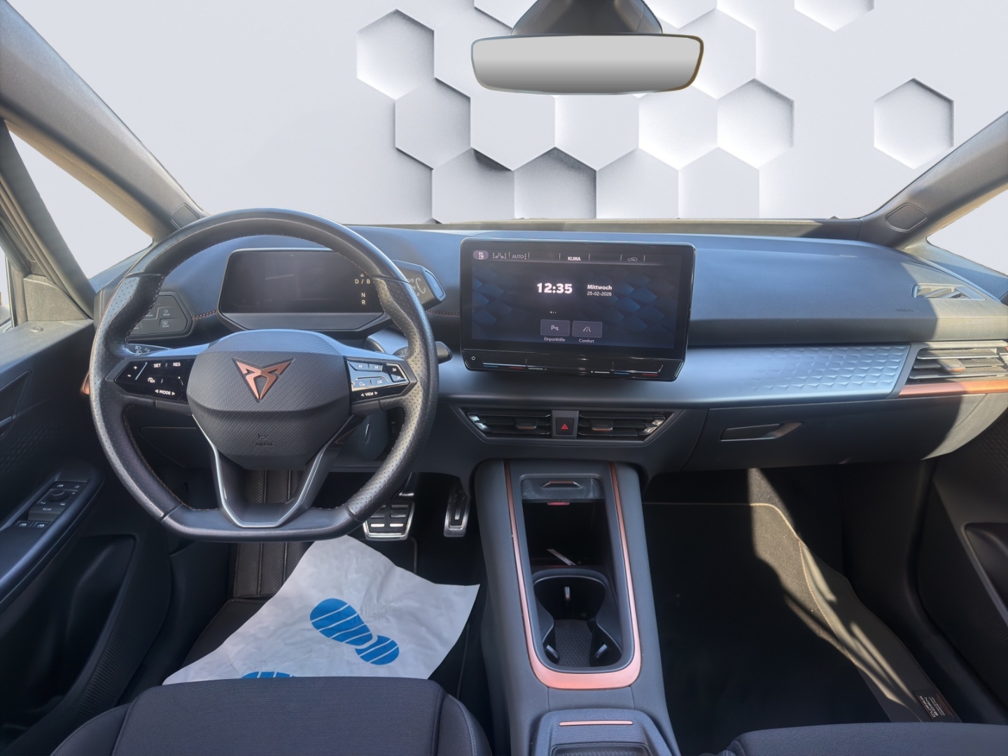 Born 150kW LED ACC 360°Kamera ParkLenkAssist Sitzheizung