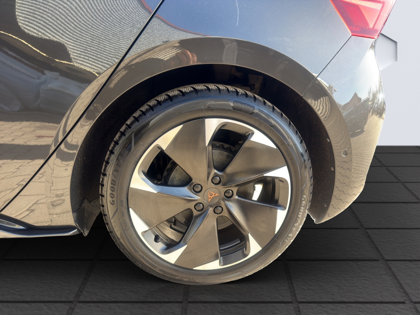 Born 150kW LED ACC 360°Kamera ParkLenkAssist Sitzheizung