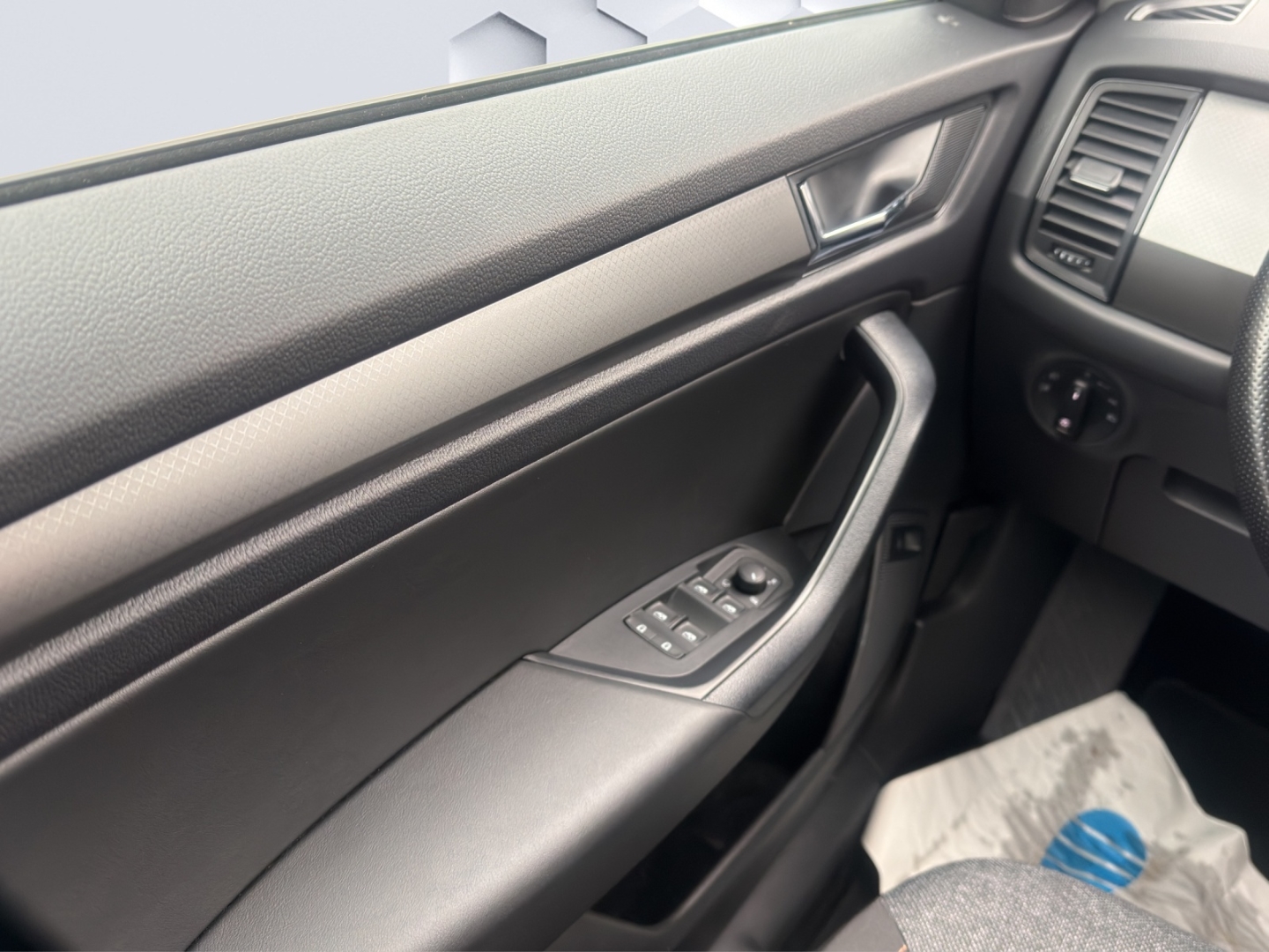 Kodiaq Ambition 4x4 2.0TFSI AHZV LED ACC Rückfahrkamera ParkLenkAssist Sitzheizung