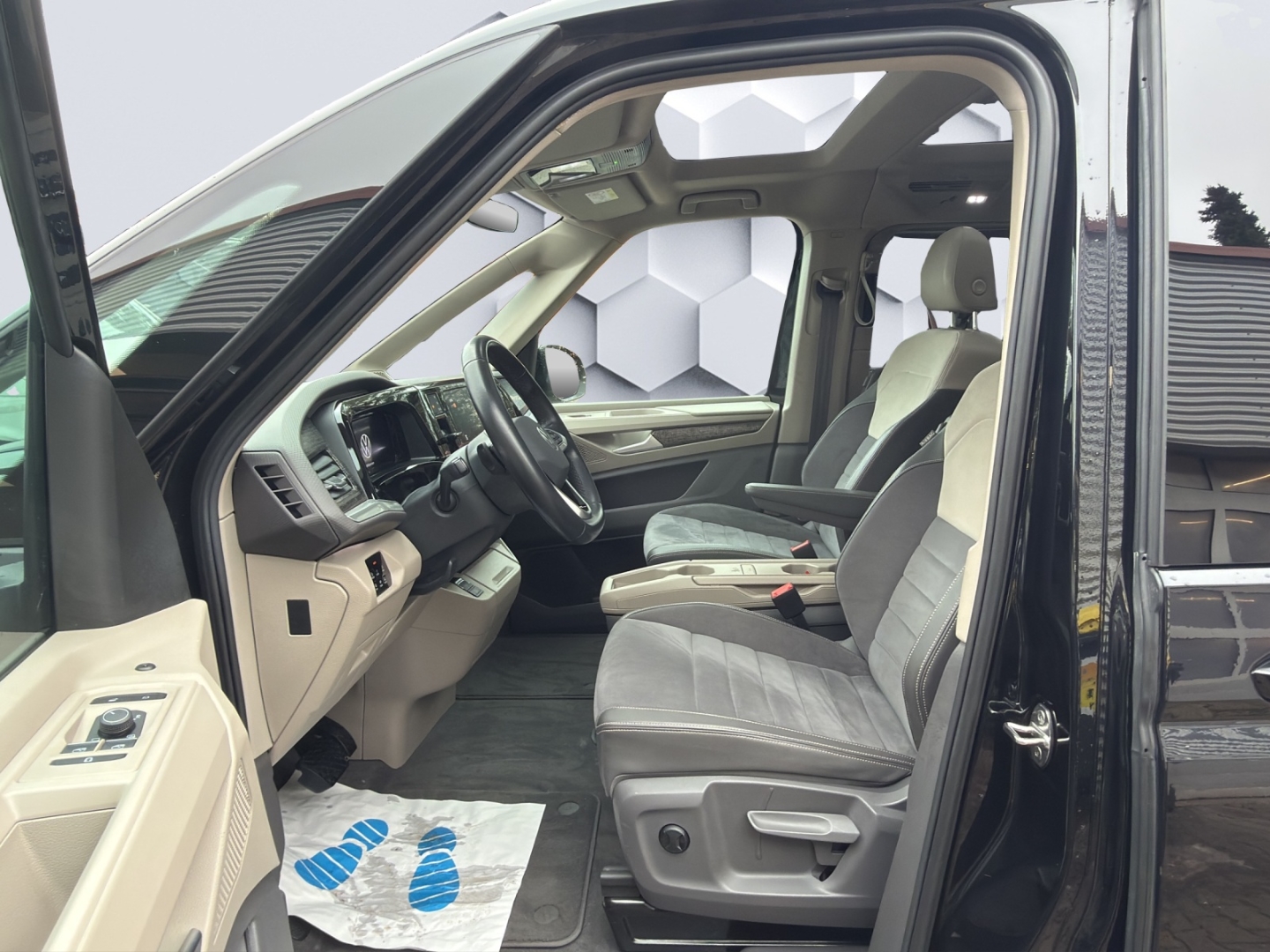 T7 Multivan 1.4 TSI eHybrid MatrixLED PanoDach HuD ACC ParkLenkAssist Rückfahrkamera Standheizung