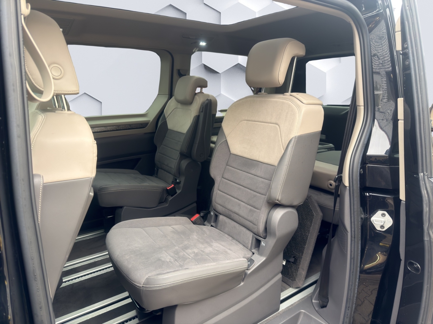 T7 Multivan 1.4 TSI eHybrid MatrixLED PanoDach HuD ACC ParkLenkAssist Rückfahrkamera Standheizung
