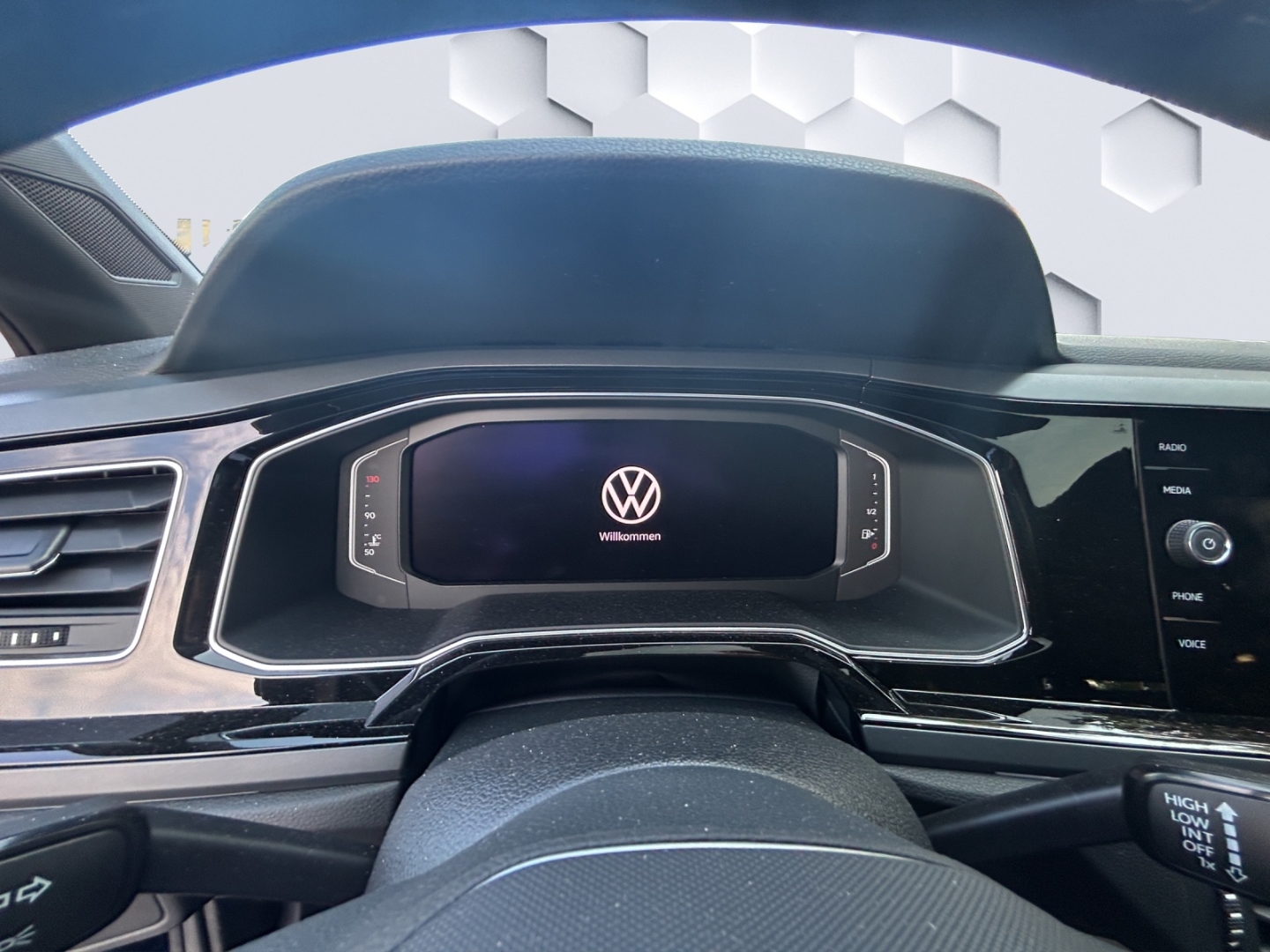 Taigo R-Line 1.0l TSI DSG Panorama IQ.Drive Licht & Sicht