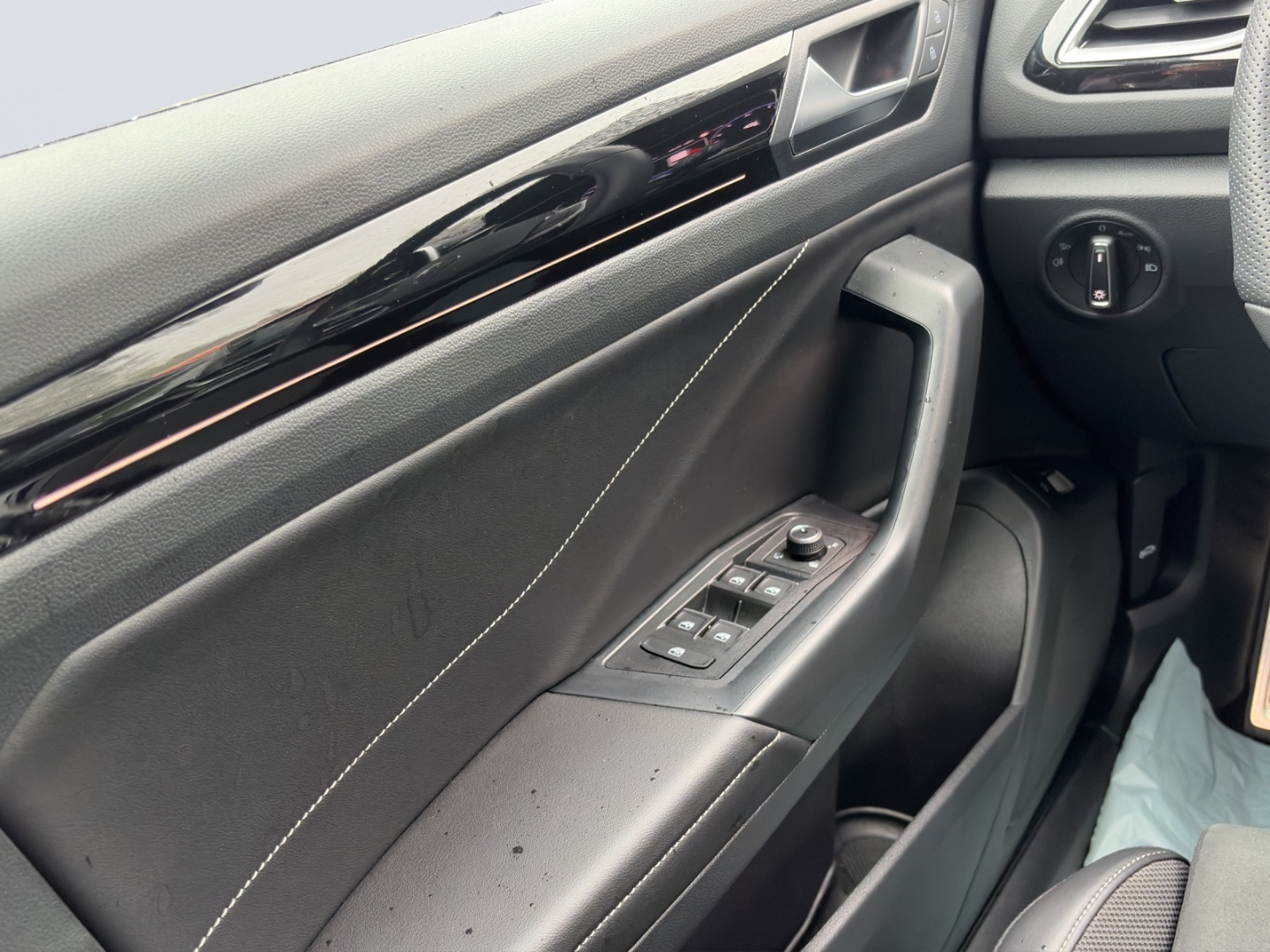 T-Roc 4Motion R-Line 2.0TSI 140kW MatrixLED PanoDach ACC Rückfahrkamera ParkAssist Sitzheizung