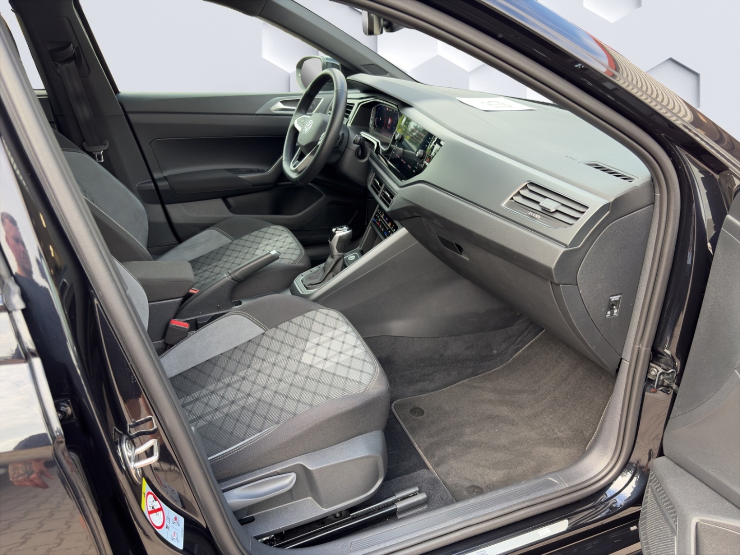 Taigo R-Line 1.5 TSI DSG 110kW MatrixLED ACC Rückfahrkamera ParkAssist Sitzheizung