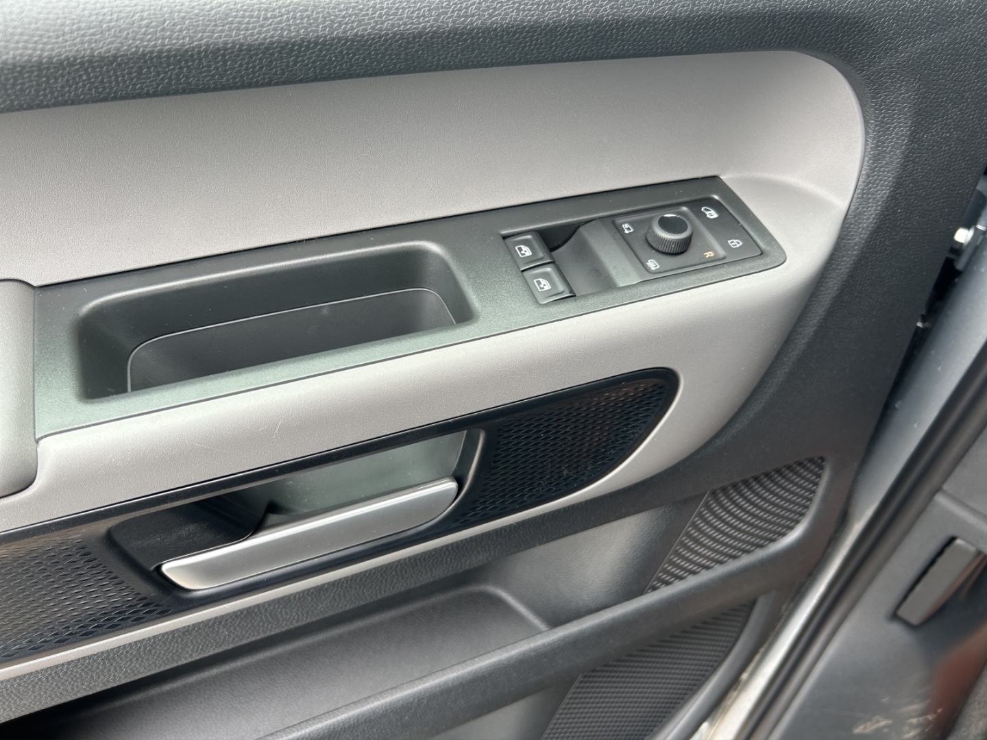 ID. Buzz Cargo 210kW Pro AHK-klappbar Navi 360 Kamera LED ACC Apple CarPlay Android Auto